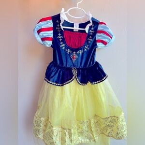 Little adventures snow shite dress, washable, lined not scratchy, size 3-5T